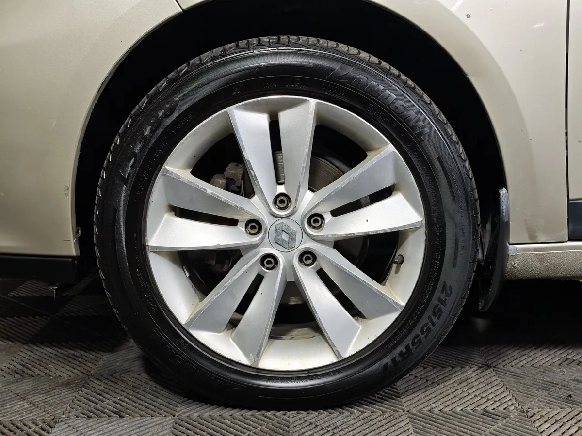 Renault Fluence 1.6 AT (110 л.с.) Бежевый в АВИЛОН. Слайд №9