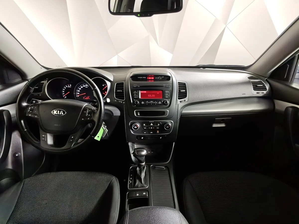 Kia Sorento 2.4 AT (175 л.с.) Classic Серебристый в АВИЛОН. Слайд №13
