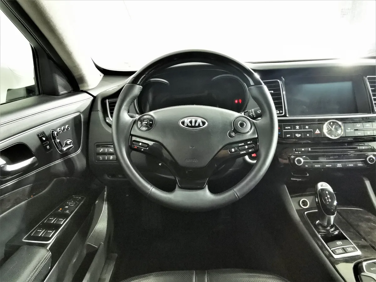 Kia Quoris 3.8 AT (334 л.с.) Premium Белый в АВИЛОН. Слайд №19