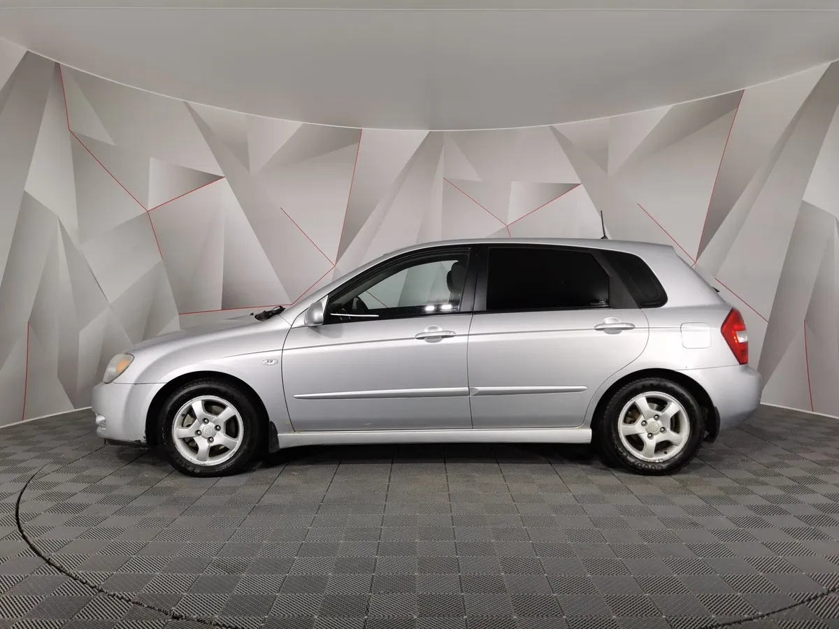 Kia Cerato 1.6 MT (105 л.с.) Серебристый в АВИЛОН. Слайд №5