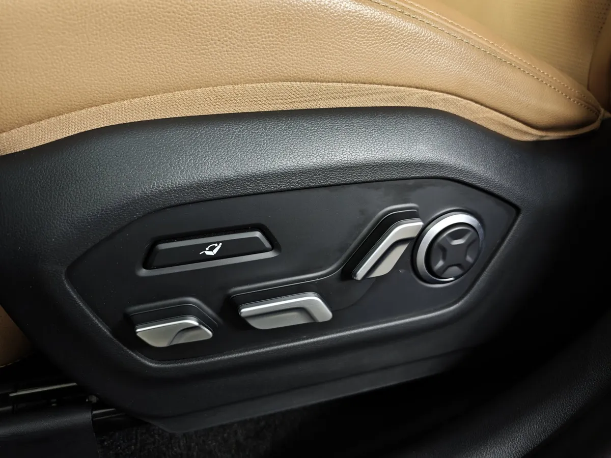 Hyundai Santa Fe 2.5 AT 4WD (194 л.с.) 7 мест Modern Черный в АВИЛОН. Слайд №21