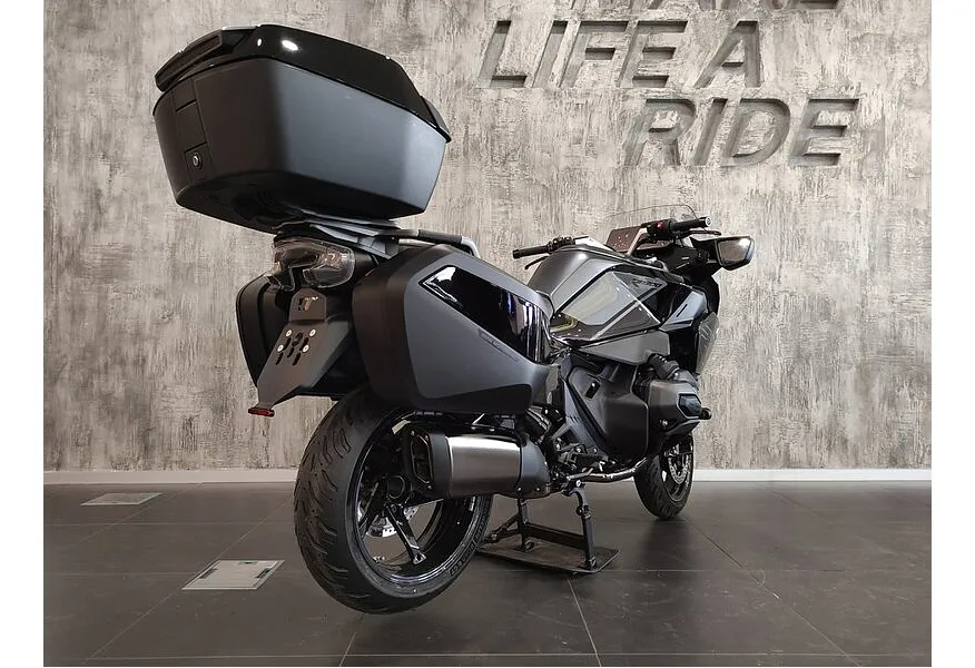 BMW Motorrad R 1300 RT 1300 см³ (145 л.с.) (145) 1300 Черный в АВИЛОН. Слайд №6