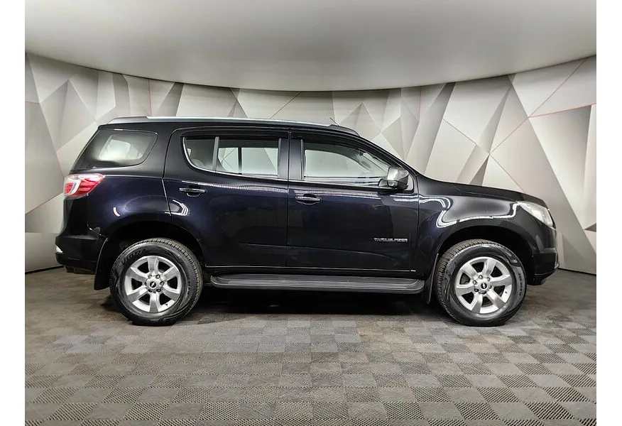 Chevrolet TrailBlazer 2.8 D AT AWD (180 л.с.) LT Черный в АВИЛОН. Слайд №6