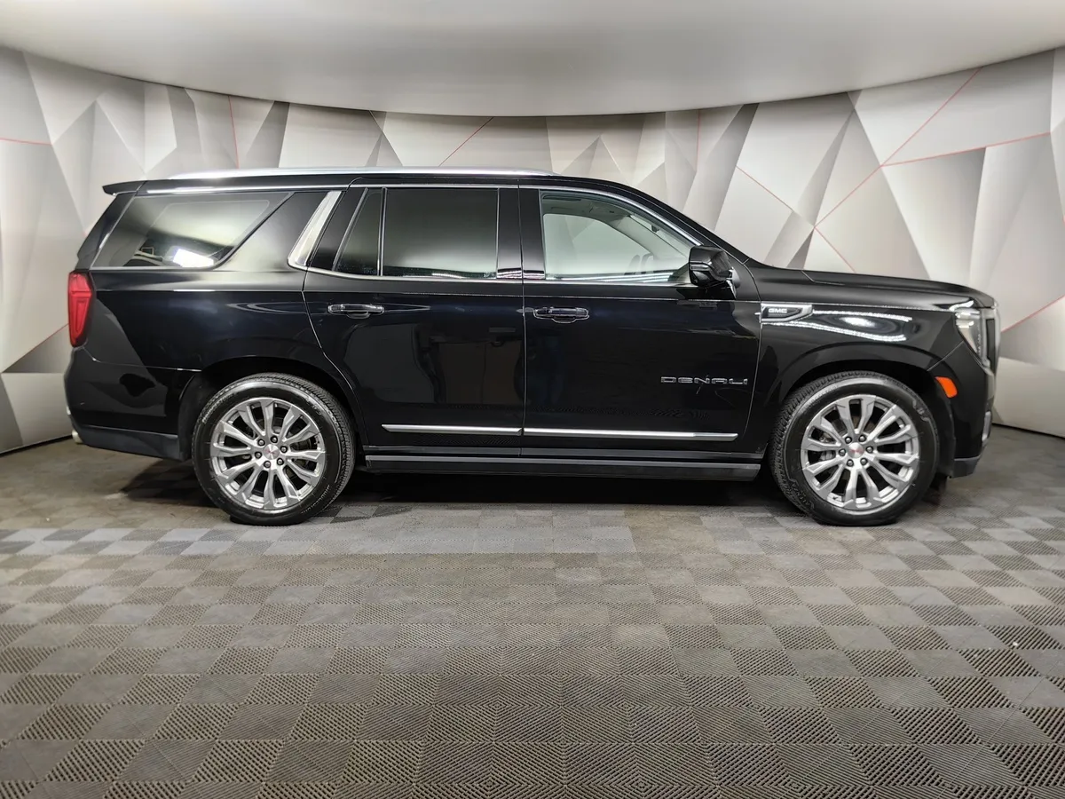 GMC Yukon 6.2 AT 4WD (420 л.с.) Черный в АВИЛОН. Слайд №6