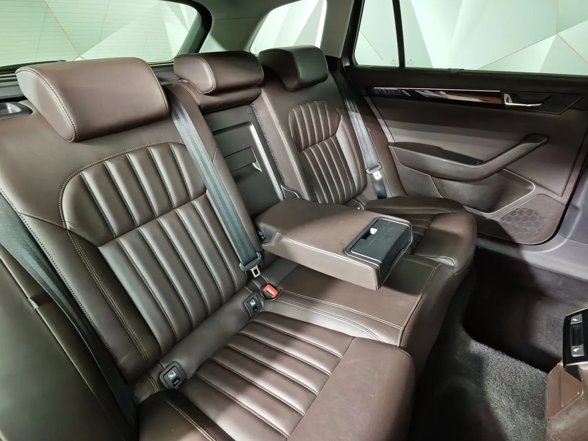 Skoda Superb 1.8 TSI DSG (180 л.с.) Серый в АВИЛОН. Слайд №17
