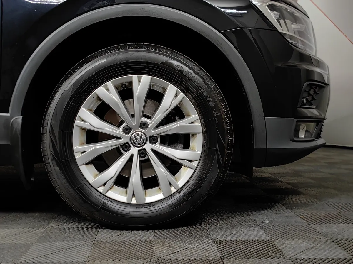 Volkswagen Tiguan 1.4 TSI BlueMotion DSG (150 л.с.) Comfortline Черный в АВИЛОН. Слайд №9