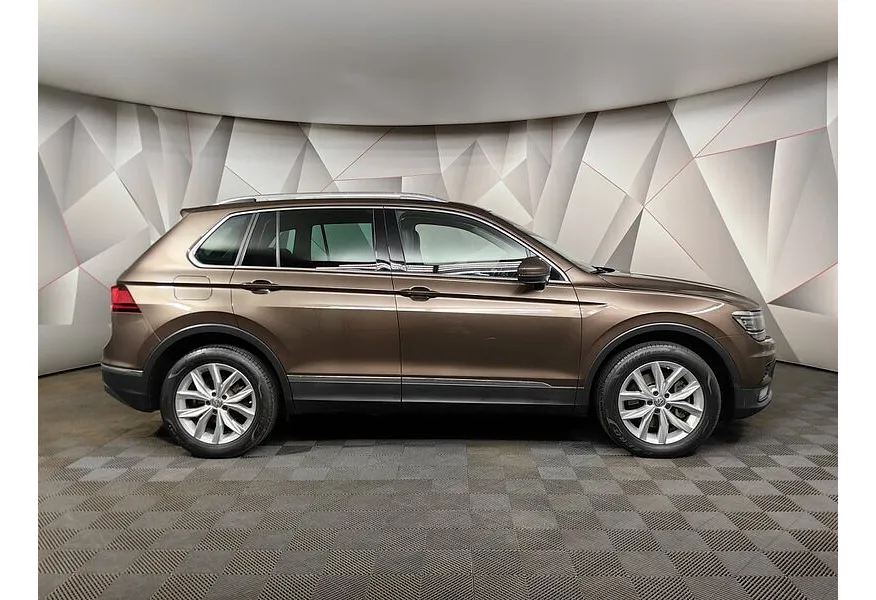 Volkswagen Tiguan 2.0 TSI 4Motion DSG (180 л.с.) Highline Коричневый в АВИЛОН. Слайд №4