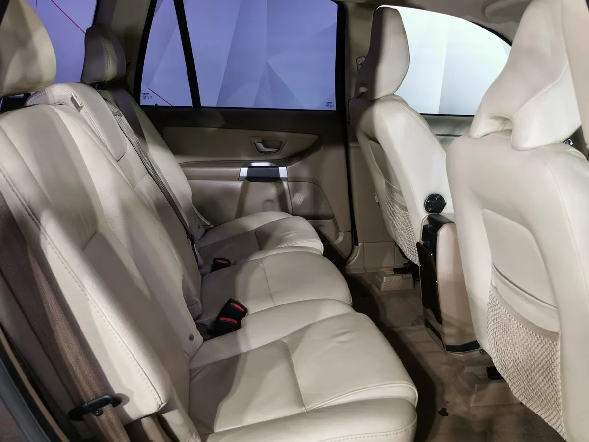 Volvo XC90 2.5 T5 Geartronic AWD (5 мест) (210 л.с.) Коричневый в АВИЛОН. Слайд №15