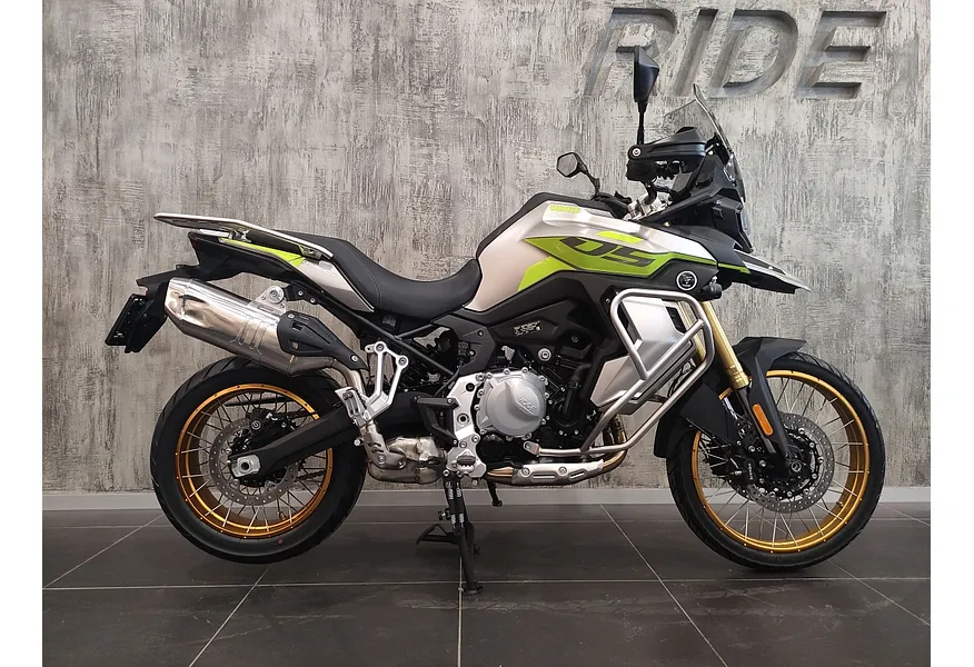 LIVE. Слайд №4