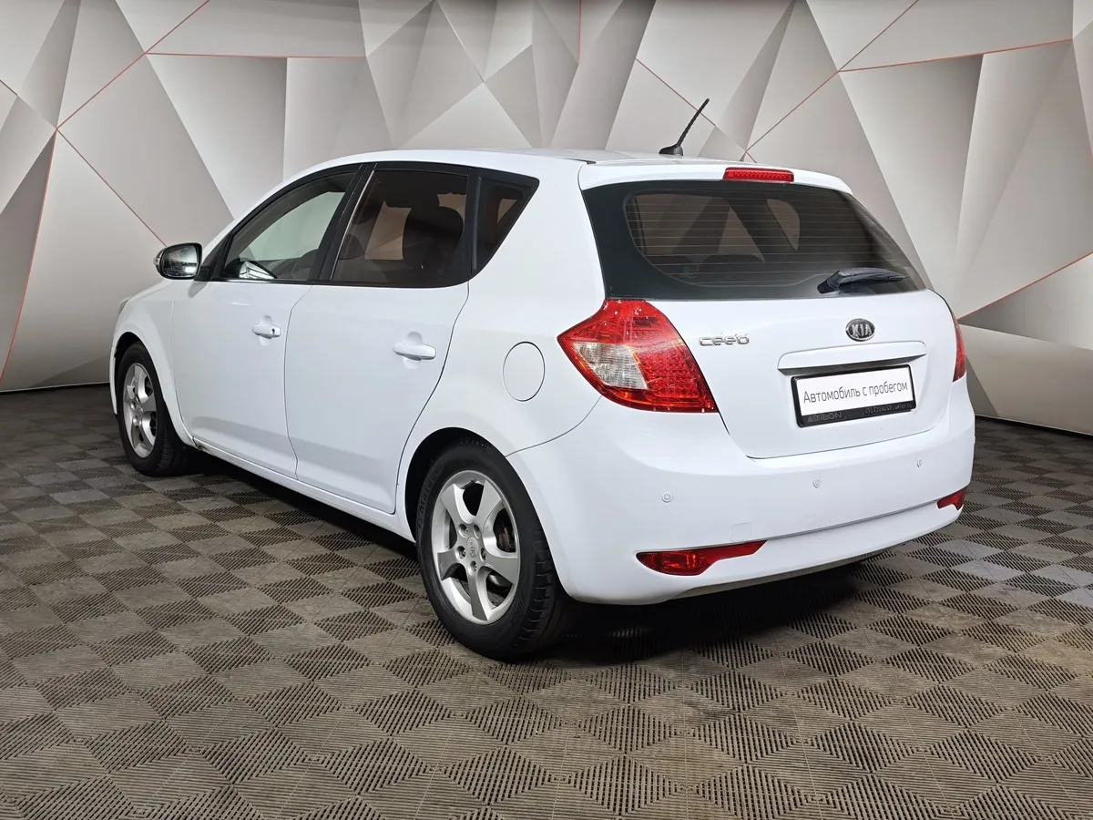 Kia Ceed 1.6 AT (122 л.с.) Белый в АВИЛОН. Слайд №4