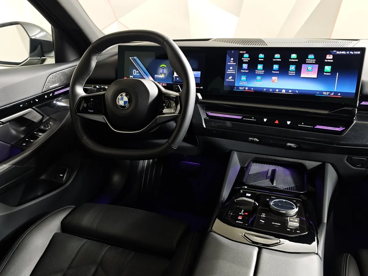 BMW 5 серия 530i xDrive AT (252 л.с.) Черный в АВИЛОН. Слайд №15