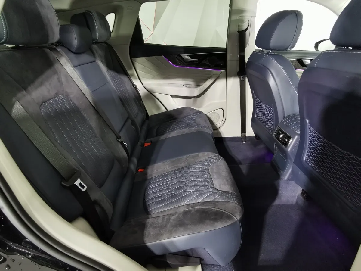 Hongqi HS5 2.0 AT 4WD (224 л.с.) Делюкс Черный в АВИЛОН. Слайд №15