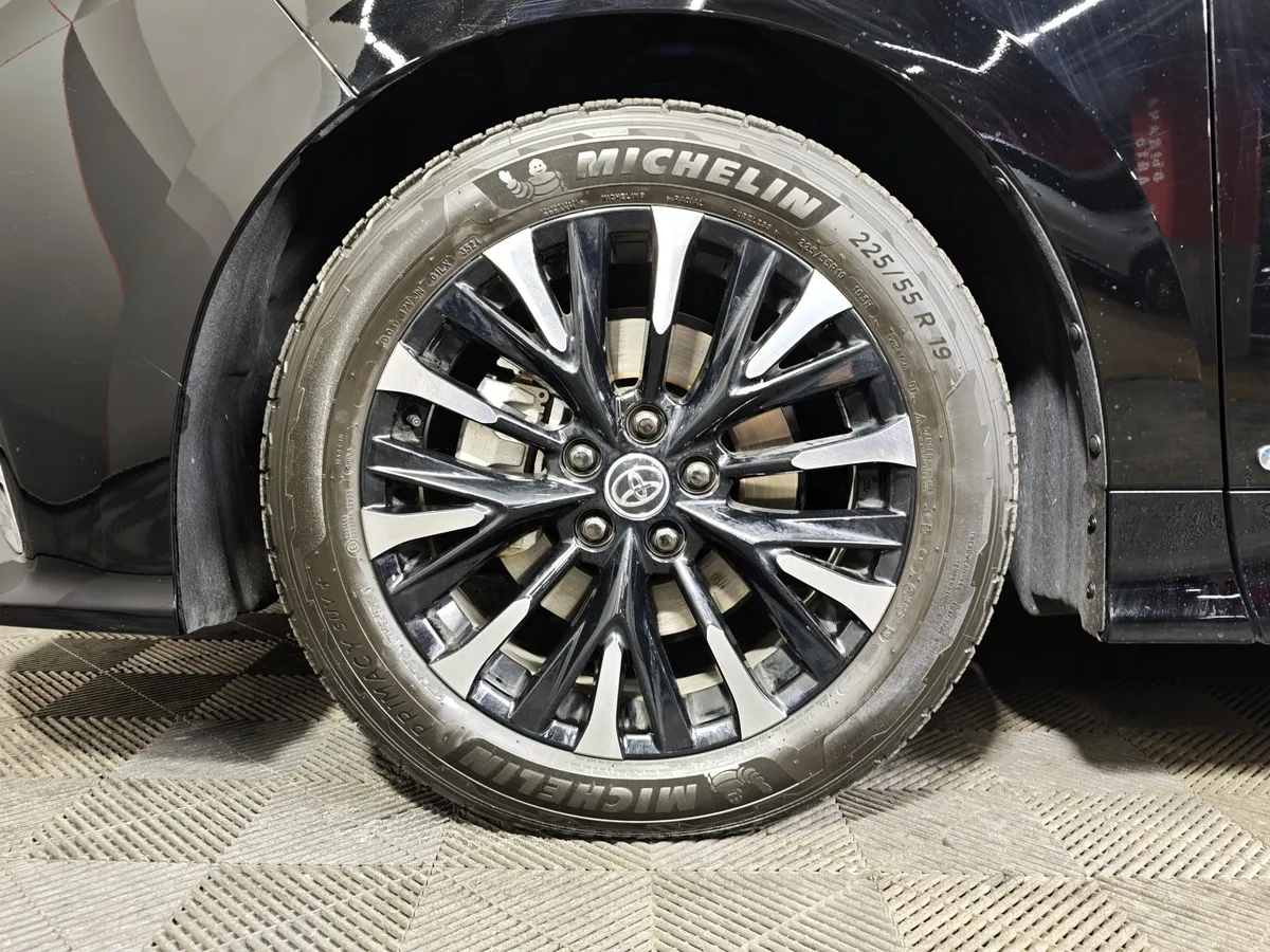 Toyota Alphard 2.5h AT 4WD (190 л.с.) Черный в АВИЛОН. Слайд №8