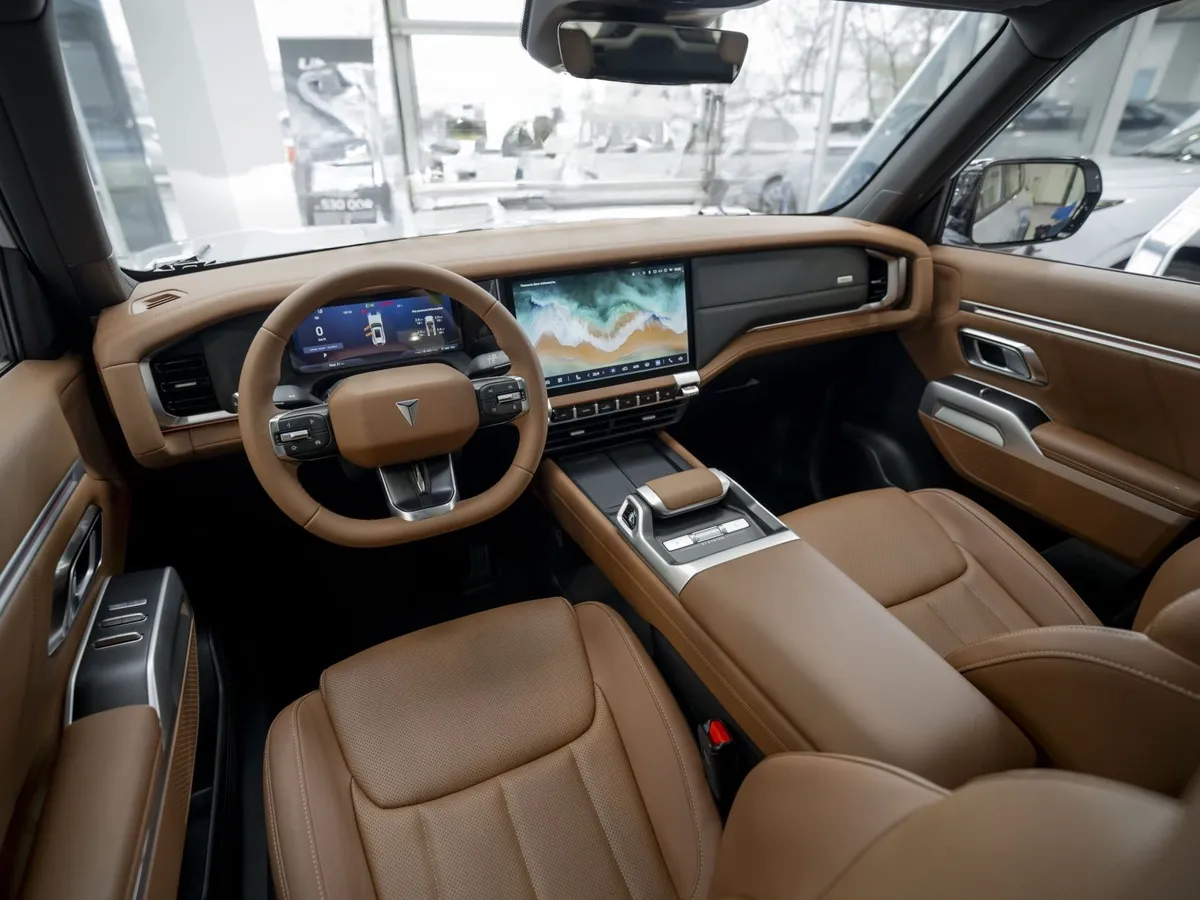 Deepal G318 1.5h AT 4WD (439 л.с.) Эверест Черный в АВИЛОН. Слайд №7