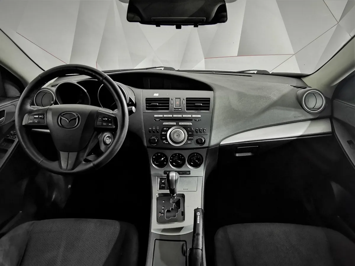 Mazda 3 1.6 AT (105 л.с.) Белый в АВИЛОН. Слайд №13