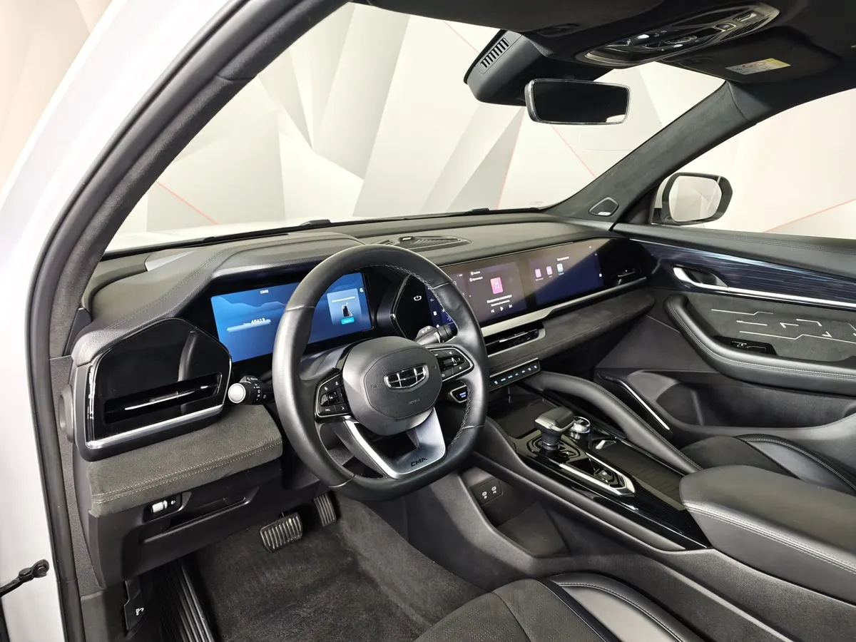 Geely Monjaro 2.0T 8AT 4WD (238 л.с.) Flagship Белый в АВИЛОН. Слайд №18