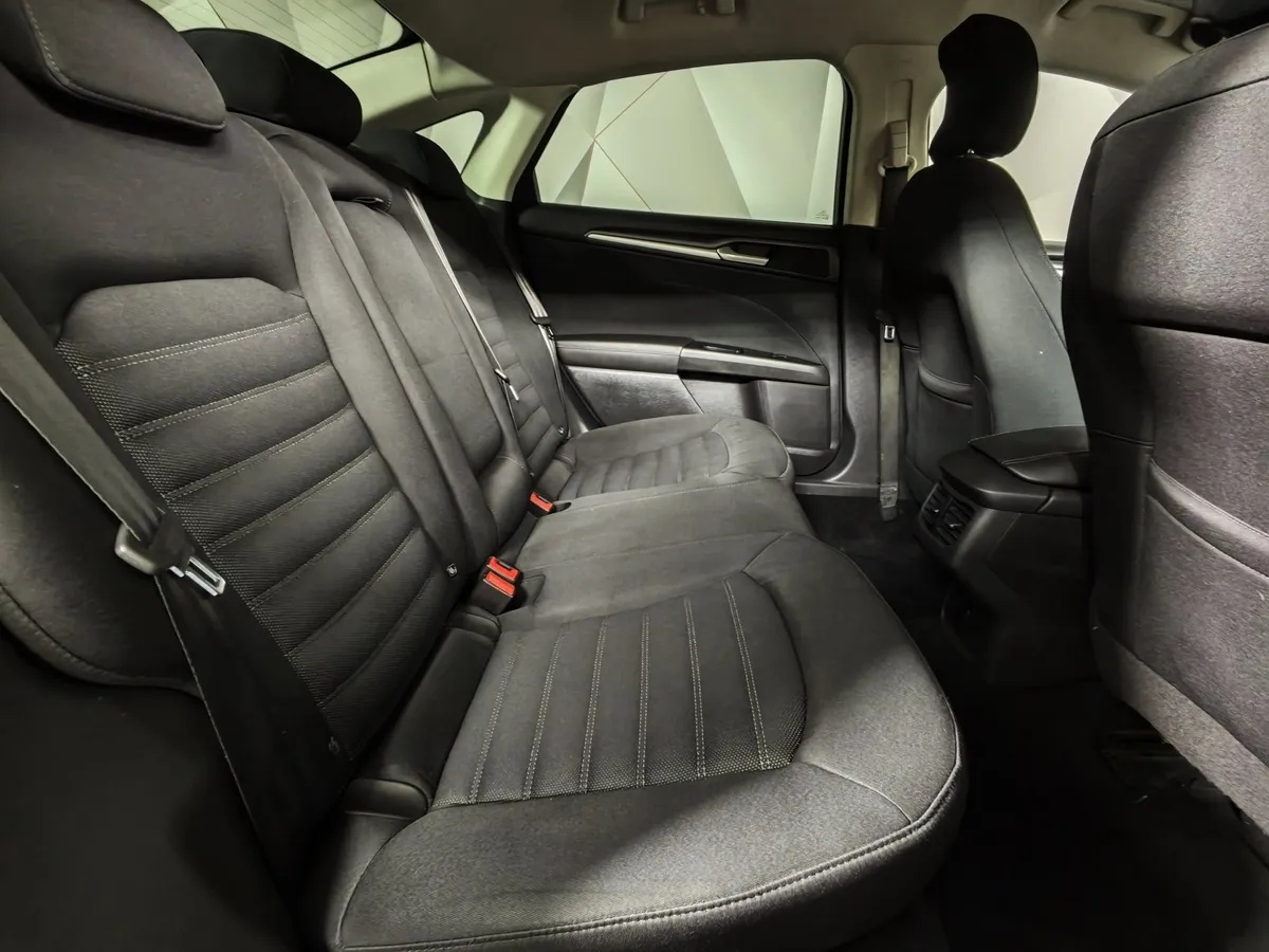 Ford Mondeo 2.5 AT (149 л.с.) Trend Черный в АВИЛОН. Слайд №16
