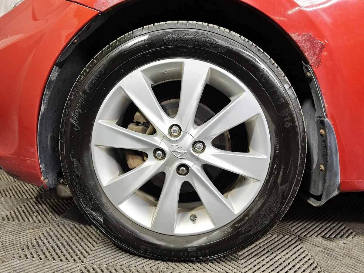 Hyundai Solaris 1.6 AT (123 л.с.) Active Красный в АВИЛОН. Слайд №9