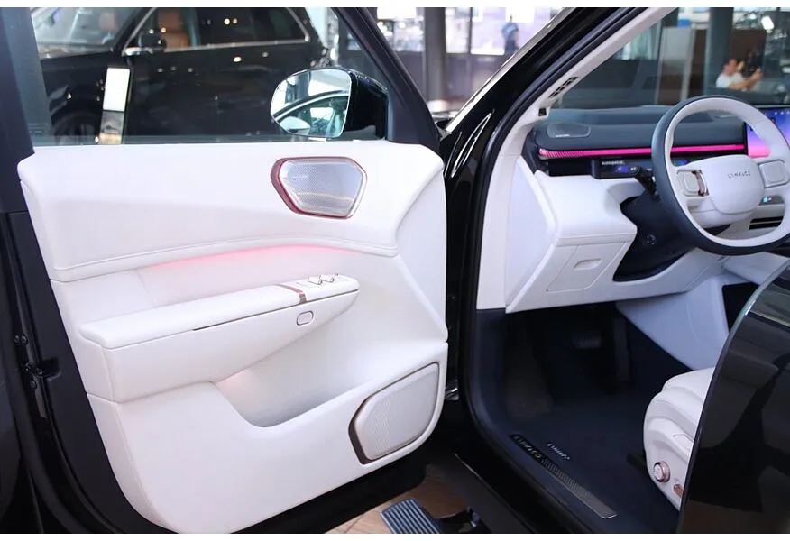 АВИЛОН - Lynk & Co 900 2.0 AT 4WD (884 л.с.) Ultra Черный - slide 12