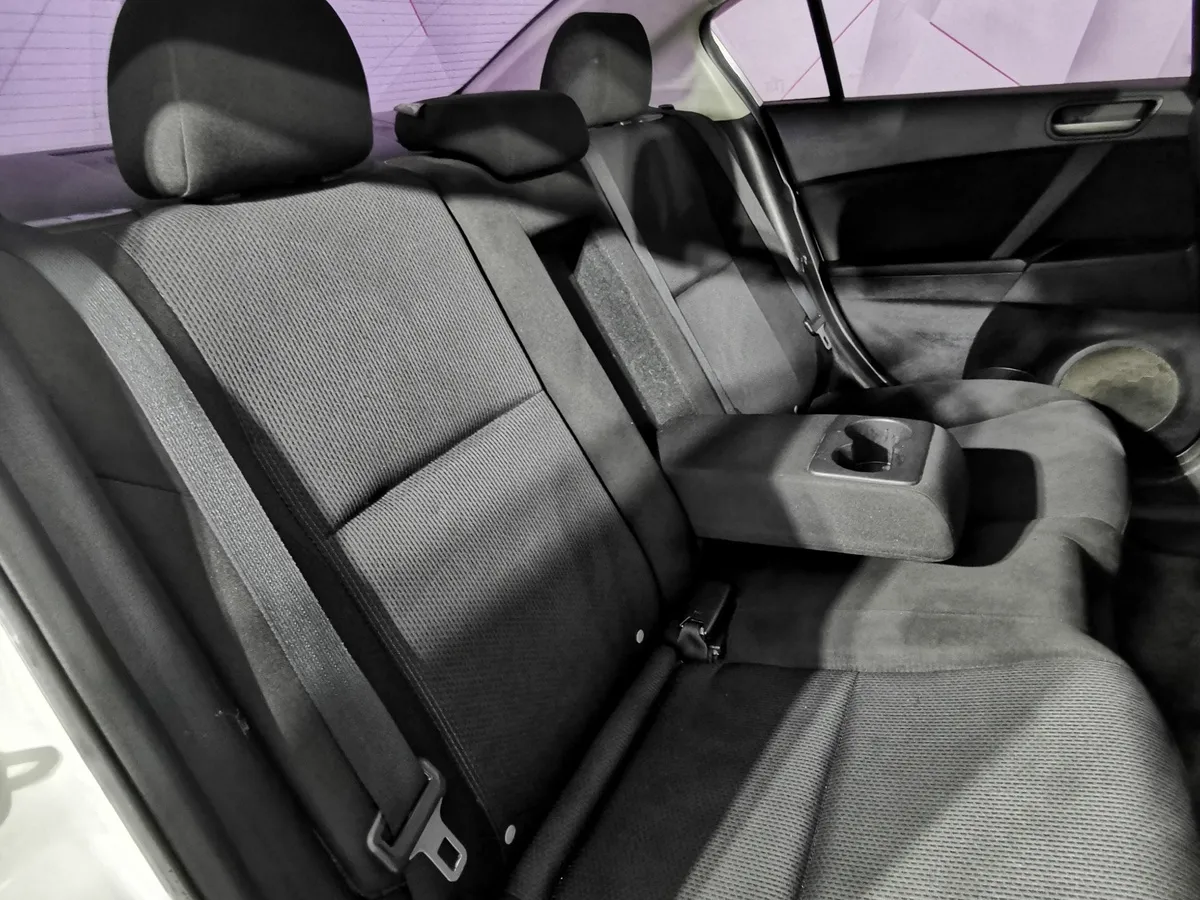 Mazda 3 1.6 AT (105 л.с.) Белый в АВИЛОН. Слайд №16