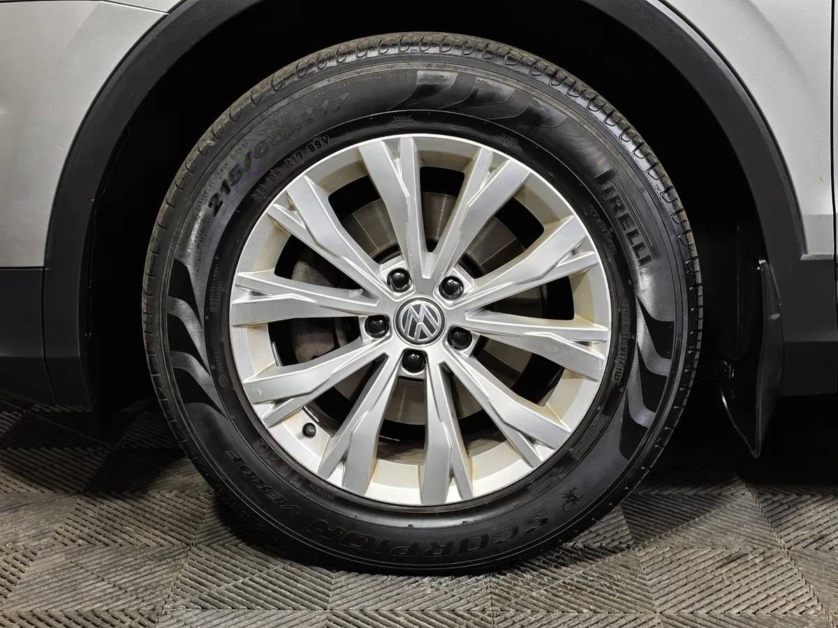 Volkswagen Tiguan 1.4 TSI 4Motion DSG (150 л.с.) Comfortline Серебристый в АВИЛОН. Слайд №9