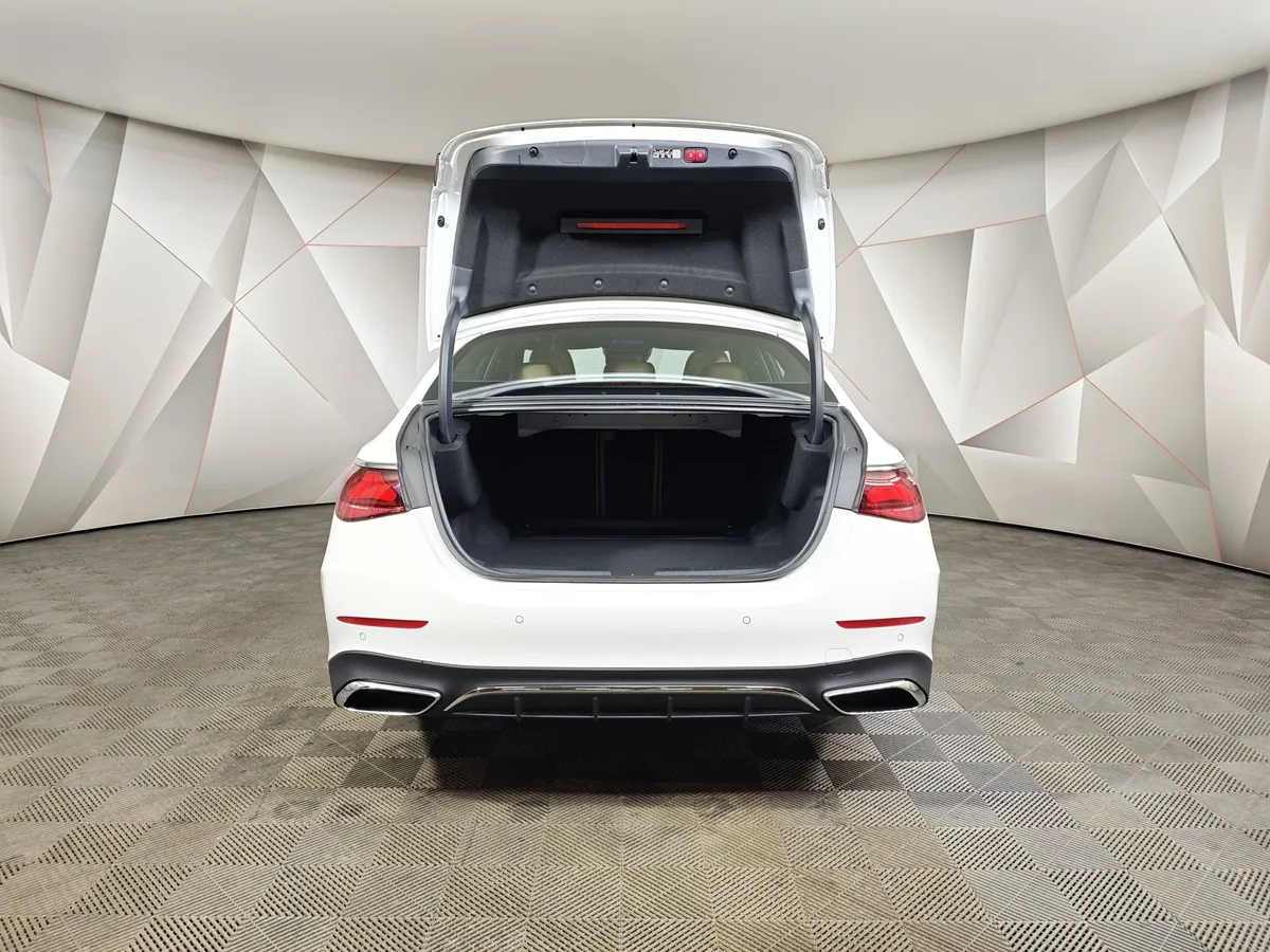 Mercedes-Benz E-Класс E 300 4MATIC (258 л.с.) Белый в АВИЛОН. Слайд №12