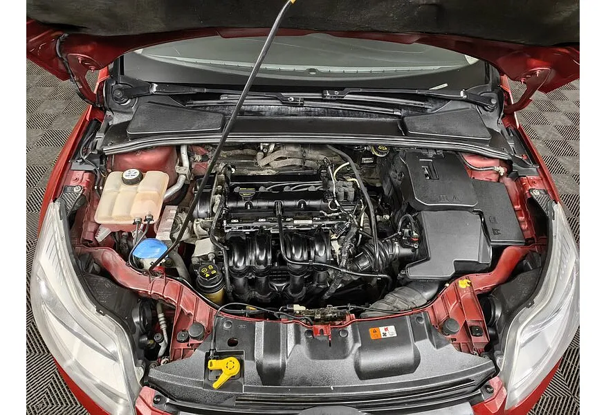 Ford Focus 1.6 Ti-VCT PowerShift (125 л.с.) Trend Красный в АВИЛОН. Слайд №11 Ford Focus 1.6 Ti-VCT PowerShift (125 л.с.) Trend Красный в АВИЛОН. Слайд №11