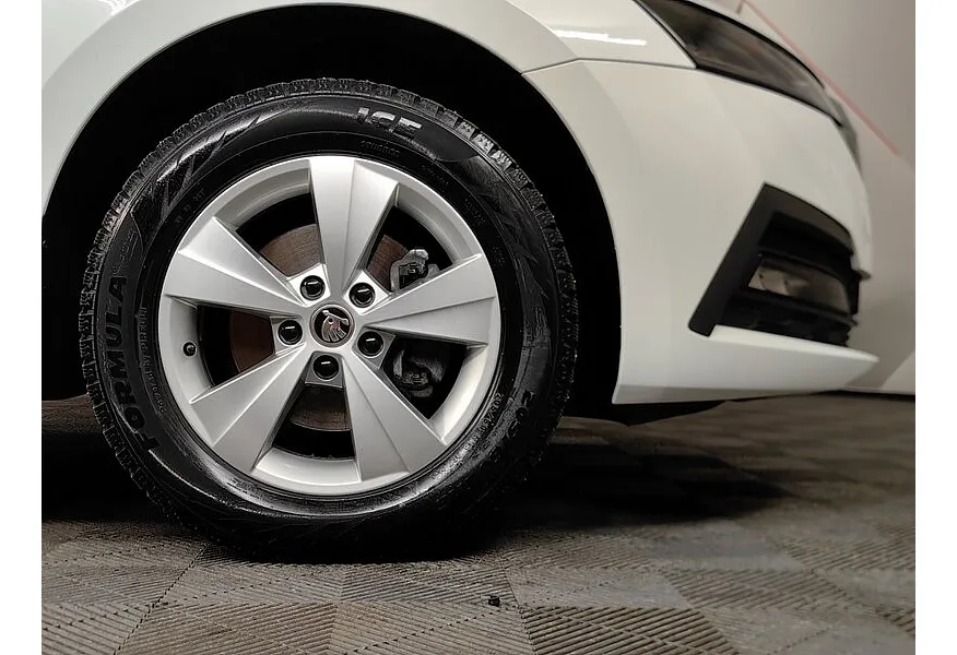 Skoda Octavia 1.4 AT FWD (150 л.с.) Белый в АВИЛОН. Слайд №9