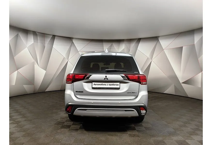 Mitsubishi Outlander 2.0 CVT 4WD (146 л.с.) Серебристый в АВИЛОН. Слайд №6
