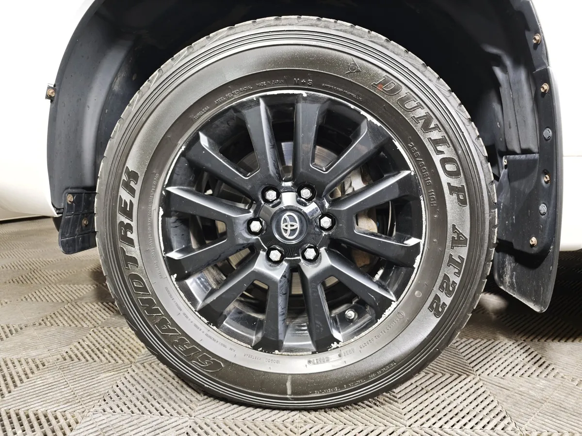 Toyota Land Cruiser Prado 2.8D AT AWD (200 л.с.) Black Vision Белый в АВИЛОН. Слайд №9