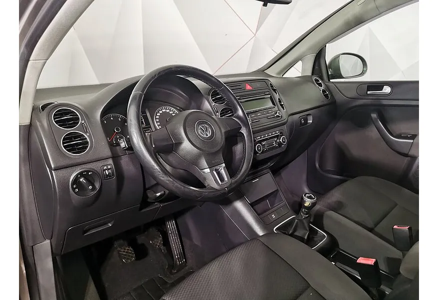 Volkswagen Golf 1.6 MT (102 л.с.) Trendline Коричневый в АВИЛОН. Слайд №17