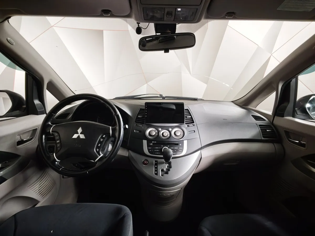 Mitsubishi Grandis 2.4 AT 4WD (165 л.с.) Серый в АВИЛОН. Слайд №9
