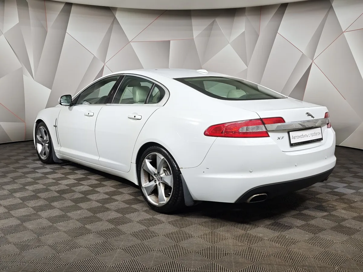 Jaguar XF 3.0 AT (238 л.с.) Белый в АВИЛОН. Слайд №4