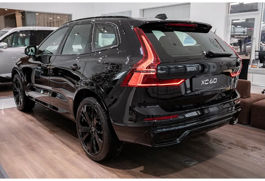 Volvo XC60 2.0 B5 8AT AWD (250 л.с.) Ultra Черный в АВИЛОН. Слайд №5