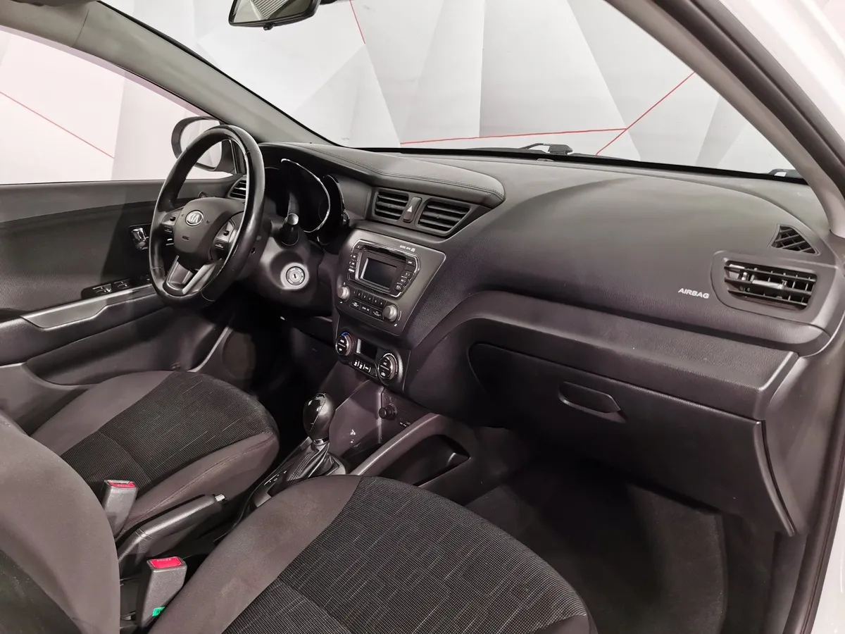 Kia Rio 1.6 AT (123 л.с.) Белый в АВИЛОН. Слайд №12