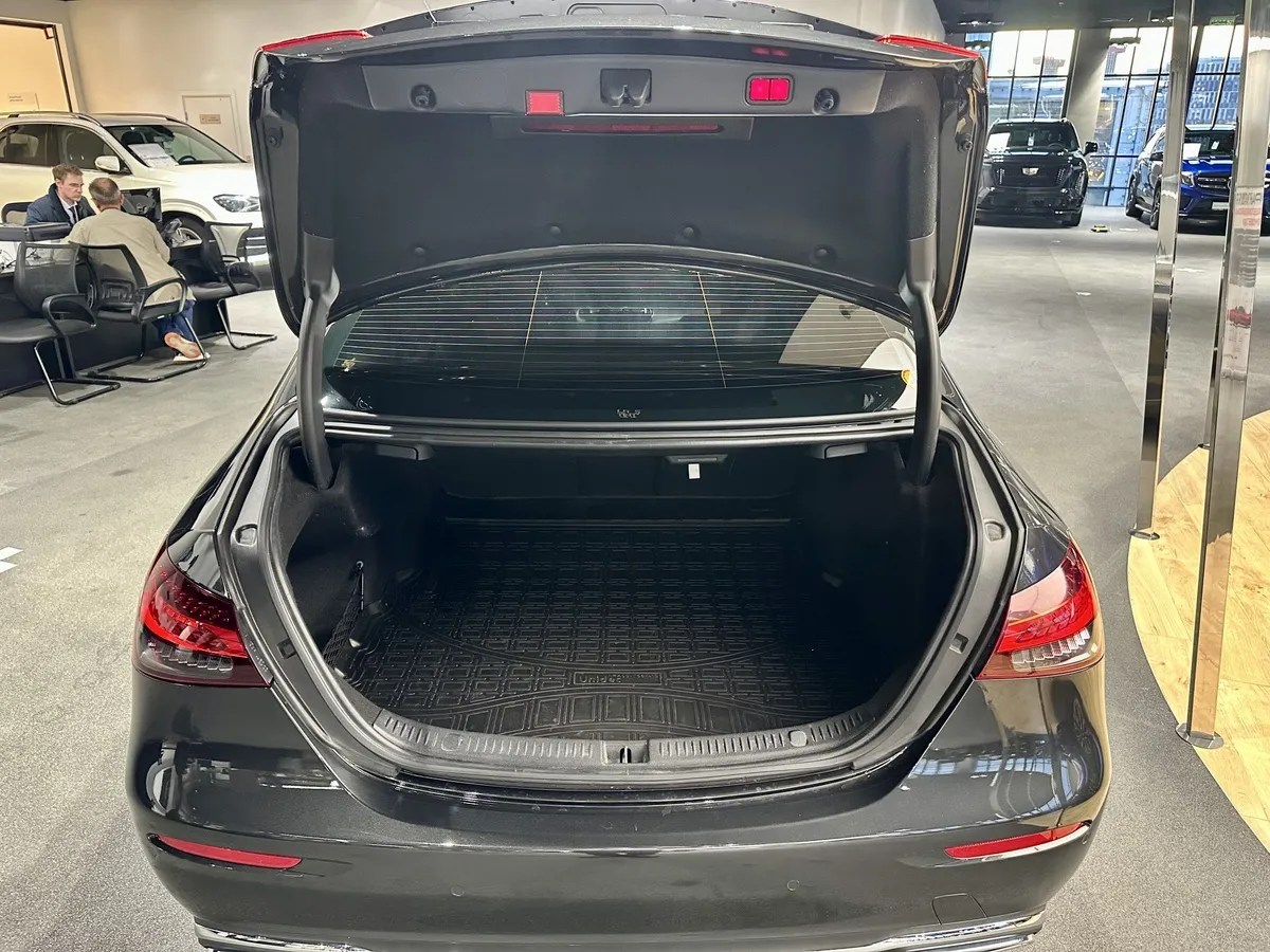 Mercedes-Benz E-Класс E 350 L 4Matic (258 л.с.) Серый в АВИЛОН. Слайд №11