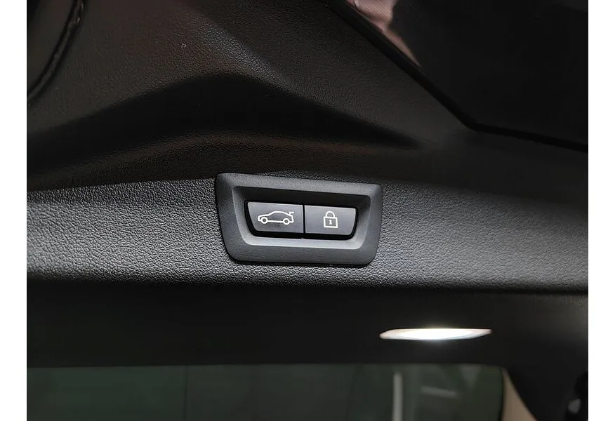 BMW X5 xDrive30d Steptronic (249 л.с.) Business Plus Черный в АВИЛОН. Слайд №15