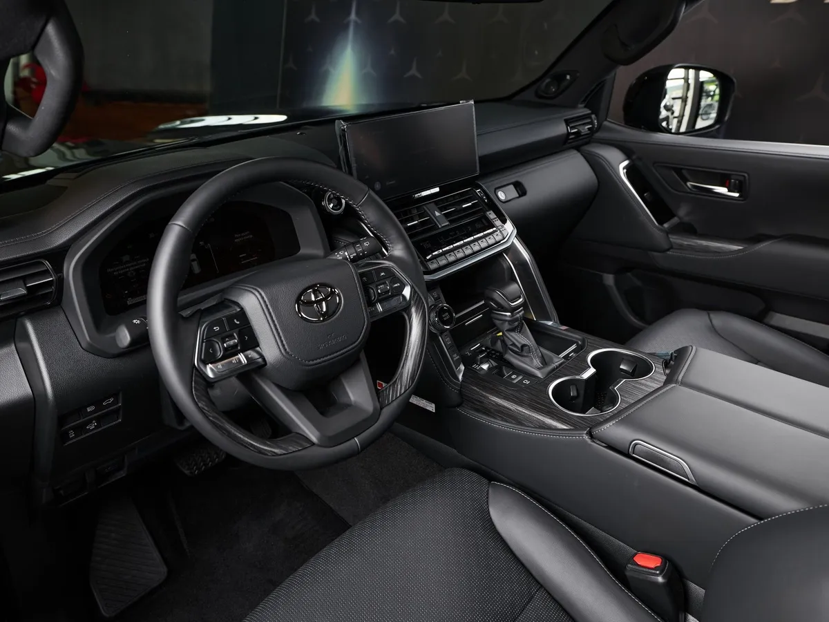 Toyota Land Cruiser 3.5 V6 AT 4WD (415 л.с.) Премиум Черный в АВИЛОН. Слайд №5