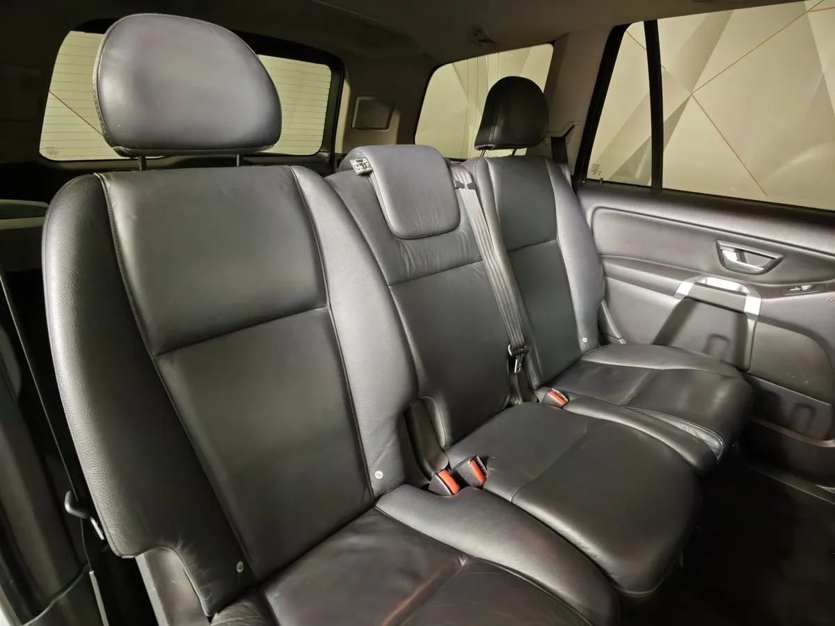 Volvo XC90 2.5 T5 Geartronic AWD (5 мест) (210 л.с.) Серебристый в АВИЛОН. Слайд №15