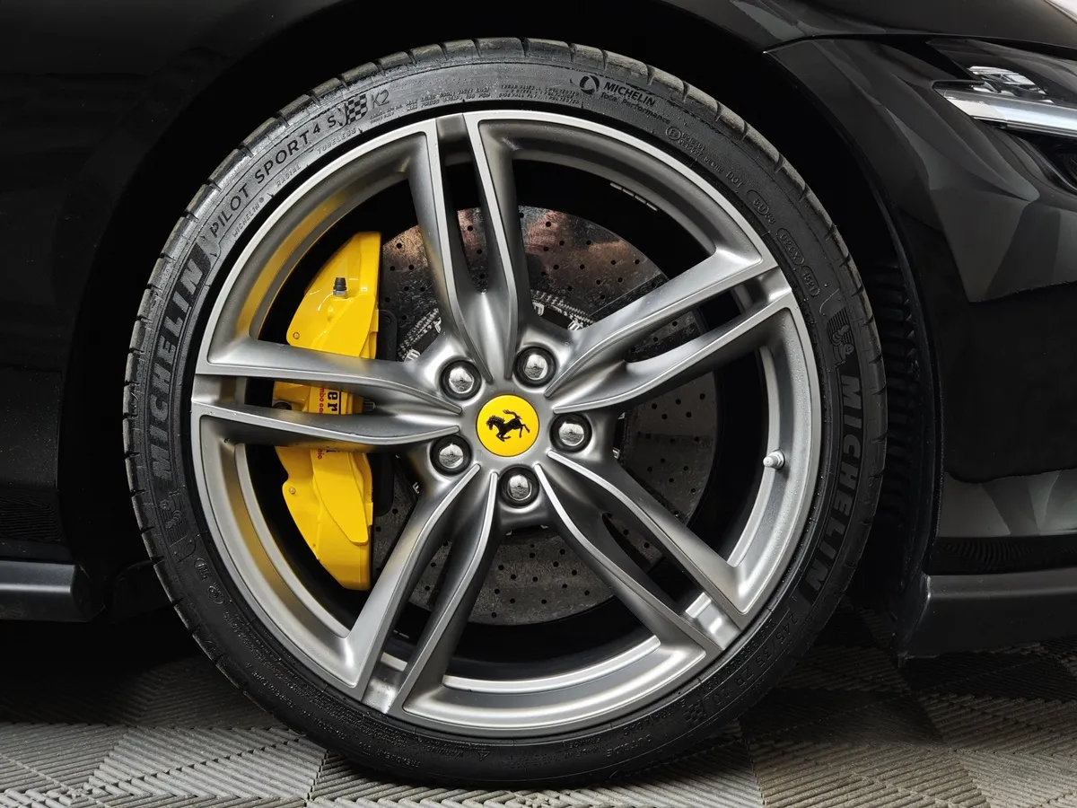 Ferrari Roma 3.9 AMT (620 л.с.) Черный в АВИЛОН. Слайд №9