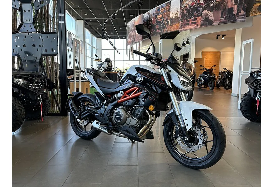 LIVE. Слайд №2