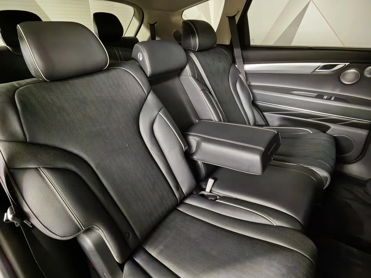 Genesis GV80 2.5 T-GDI 8AT 4WD 7 мест (249 л.с.) Premium + Comfort Серый в АВИЛОН. Слайд №17