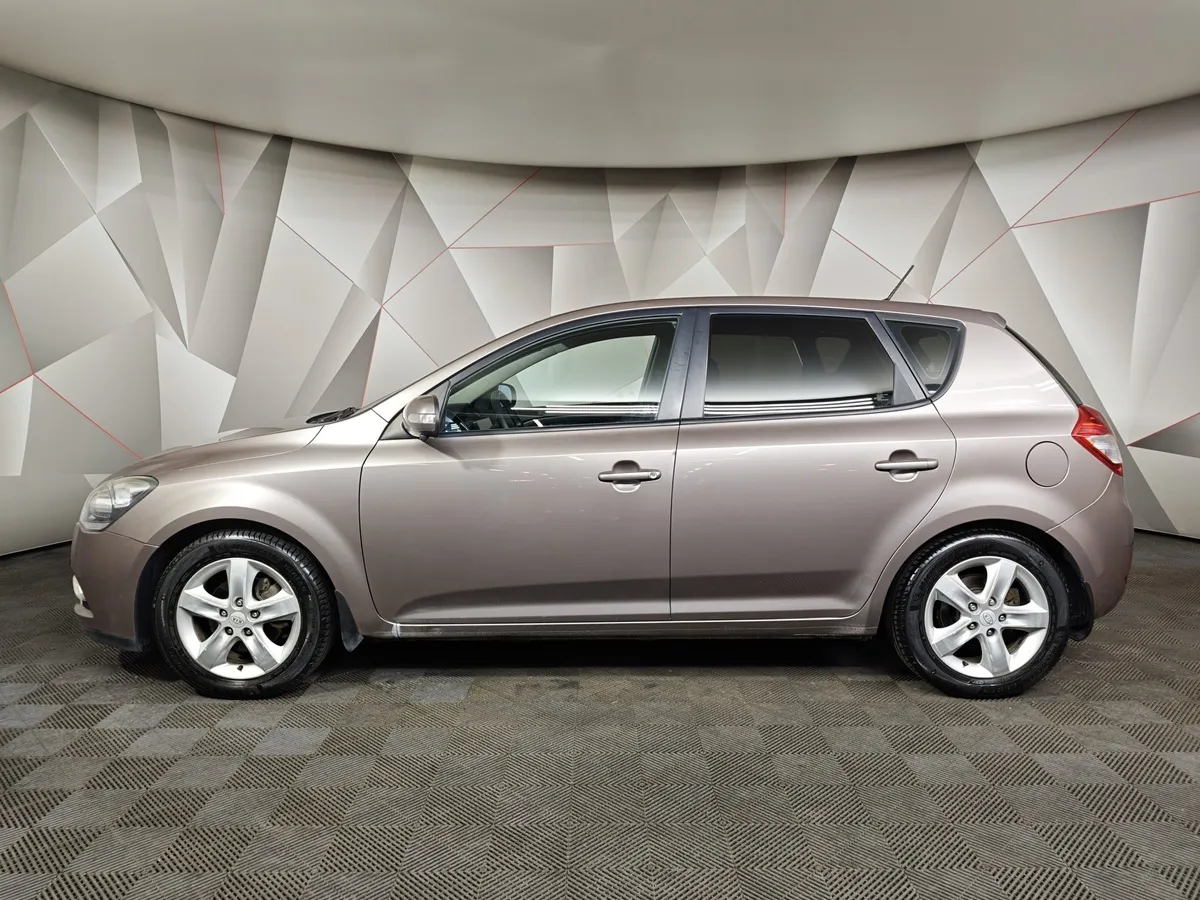 Kia Ceed 1.6 AT (122 л.с.) Бежевый в АВИЛОН. Слайд №5