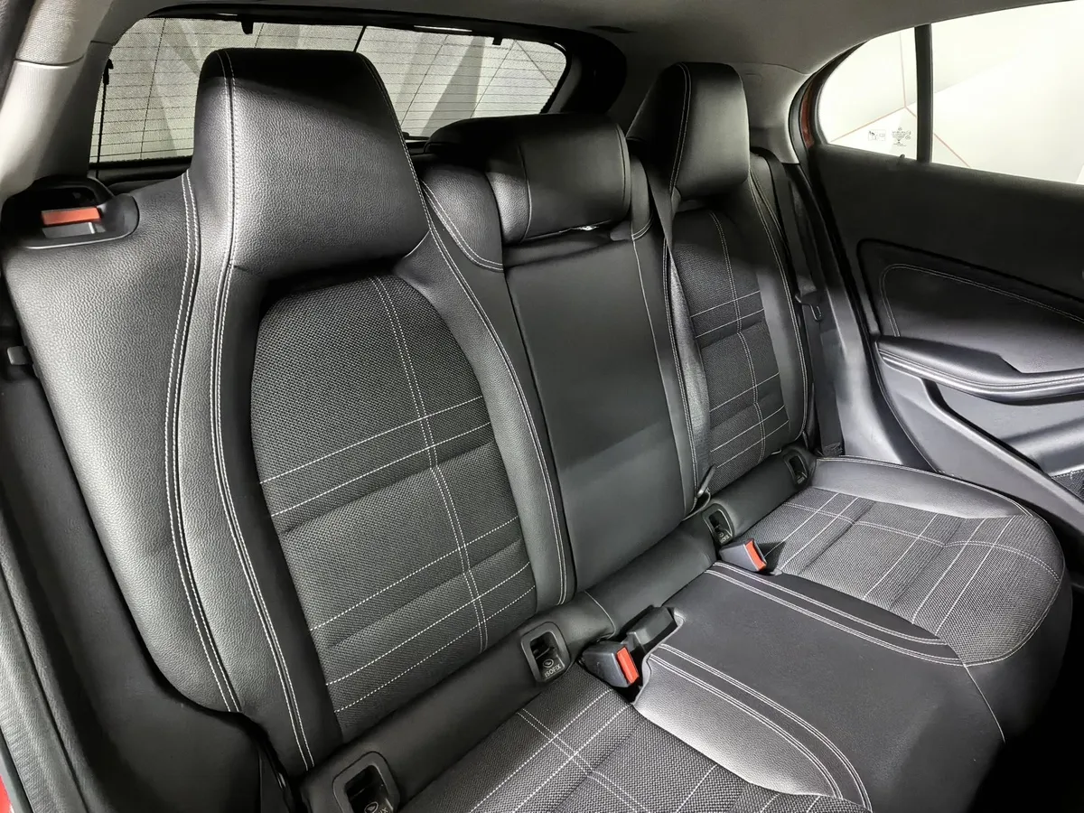 Mercedes-Benz GLA 200 7G-DCT (150 л.с.) Особая серия Красный в АВИЛОН. Слайд №17