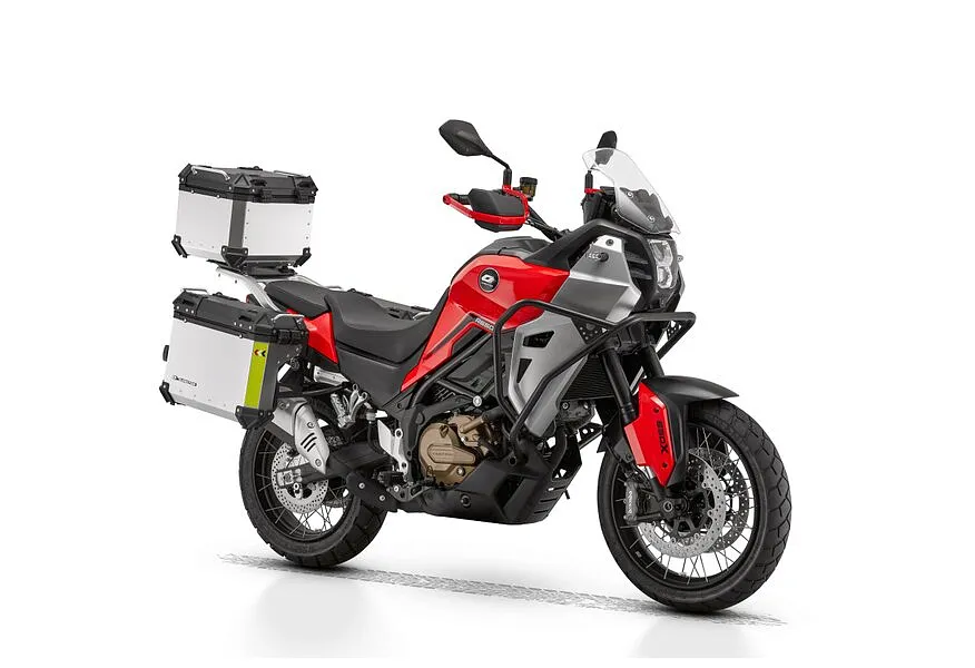 QJMOTOR SVT 650X 650 см³ (76 л.с.) 650 Красный в АВИЛОН. Слайд №2