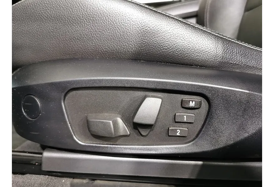 BMW X3 xDrive20d AT (184 л.с.) Base Локальная сборка Черный в АВИЛОН. Слайд №17