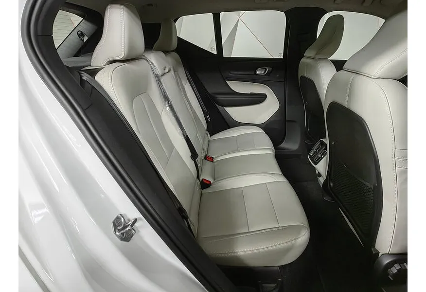 АВИЛОН - Volvo XC40 2.0 T4 Drive-E AT AWD (190 л.с.) Inscription Белый - slide 11