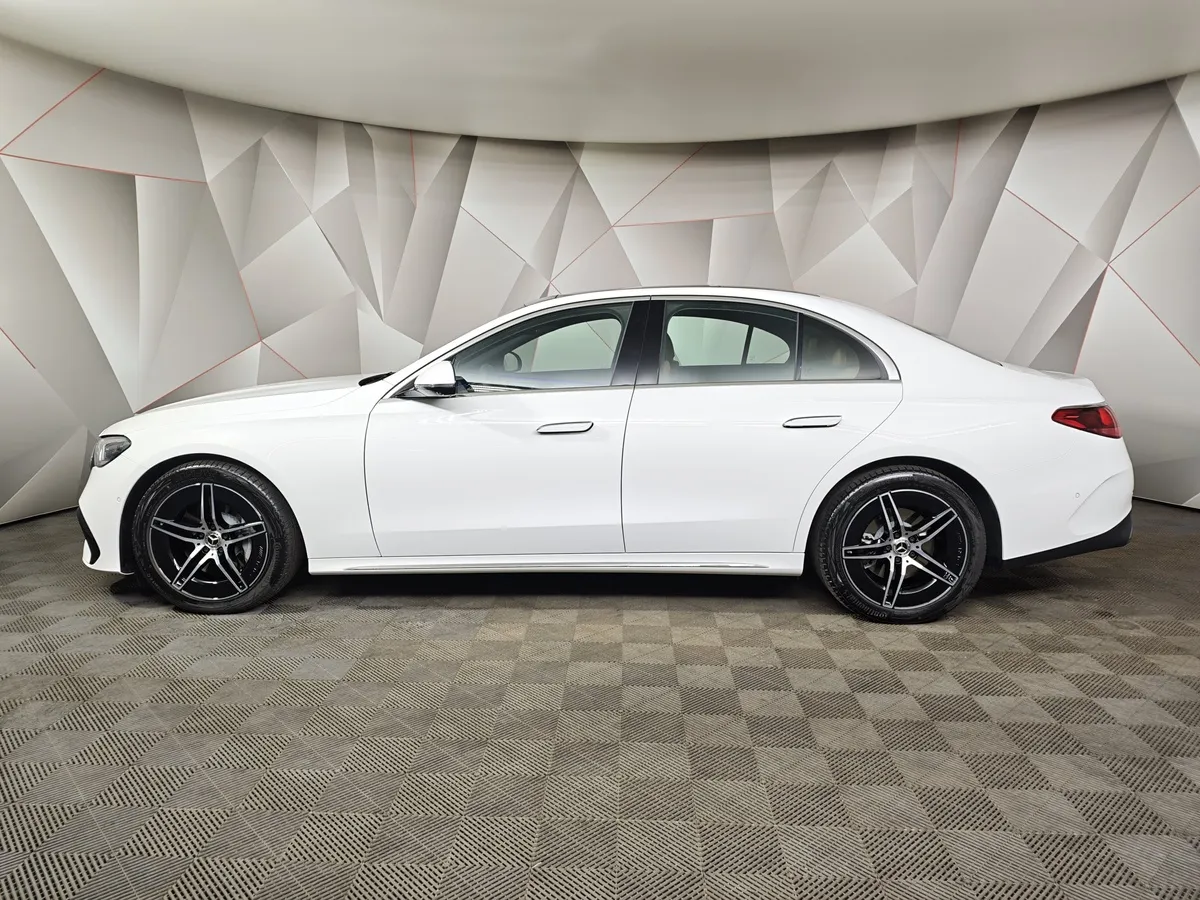 Mercedes-Benz E-Класс E 300 4MATIC (258 л.с.) Белый в АВИЛОН. Слайд №5