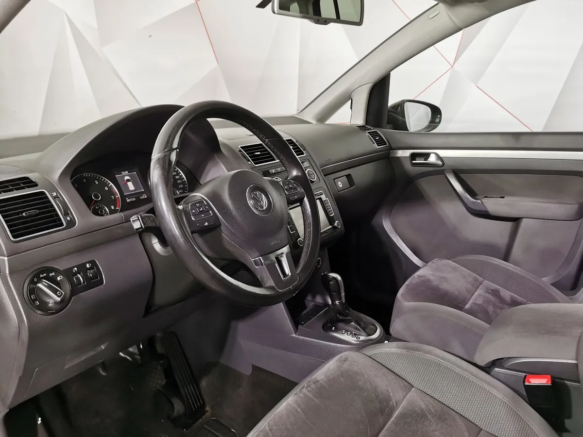 Volkswagen Touran 1.4 TSI DSG (170 л.с.) Highline Коричневый в АВИЛОН. Слайд №19
