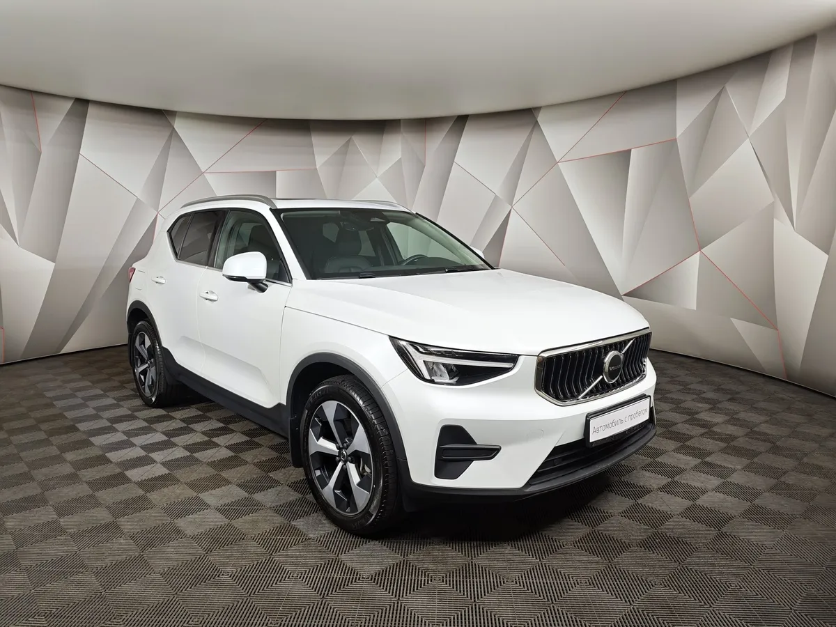 Volvo XC40 2.0 B4 AT AWD (190 л.с.) Deluxe Белый в АВИЛОН. Слайд №3